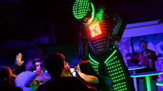 Nostromo & Vagabundo Vir: DJ Djuka i Led robot Nostromo & Vagabundo Vir: DJ Djuka i Led robot