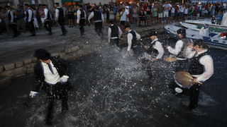 Sali, Dugi otok, 100809.
“Svako misto svoju festu ima…”, no ne traje svaka festa tri dana kao ona u mjestu Sali na Dugom otoku. Saljske uzance, kako mjestani nazivaju svoju festu, odrzava se ove godine po pedeseti put, kao i svake godine dosad, vikend p Sali, Dugi otok, 100809.
“Svako misto svoju festu ima…”, no ne traje svaka festa tri dana kao ona u mjestu Sali na Dugom otoku. Saljske uzance, kako mjestani nazivaju svoju festu, odrzava se ove godine po pedeseti put, kao i svake godine dosad, vikend p