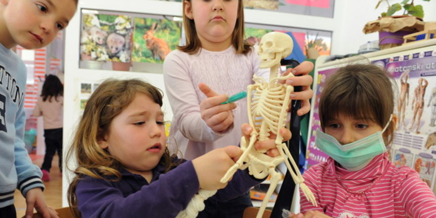 Zadar, 160310.
Djecji vrtic Grigor Vitez u Zadru jedan je od najsuvremenijih u Dalmaciji. Posjeduje najoriginalnije igracke poput kostura, raznih ljudskih organa i doktorskog pribora koje su ujedno i najomiljenije djecije igracke.
Foto : Andrija Lucic / C Zadar, 160310.
Djecji vrtic Grigor Vitez u Zadru jedan je od najsuvremenijih u Dalmaciji. Posjeduje najoriginalnije igracke poput kostura, raznih ljudskih organa i doktorskog pribora koje su ujedno i najomiljenije djecije igracke.
Foto : Andrija Lucic / C