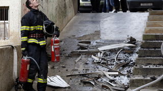 Zadar, 010311.
Jutros je izbio pozar u stanu u ulici Put Murata na Vostarnici. Za vrijeme nastanka pozara u stanu su bile dvije osobe koje su izasle neozlijedjene. Vatrogasci su na terenu, a ocevid je u tijeku.
Foto: Jure Miskovic / CROPIX