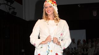 Hrvatske manekenke predstavile “Ličku ružu” Mine Petre, foto: FAMA