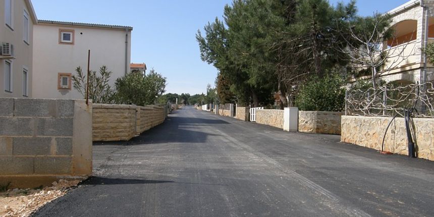 Asfalt u Velikoj Slatini (Foto:vir.hr) Asfalt u Velikoj Slatini (Foto:vir.hr)