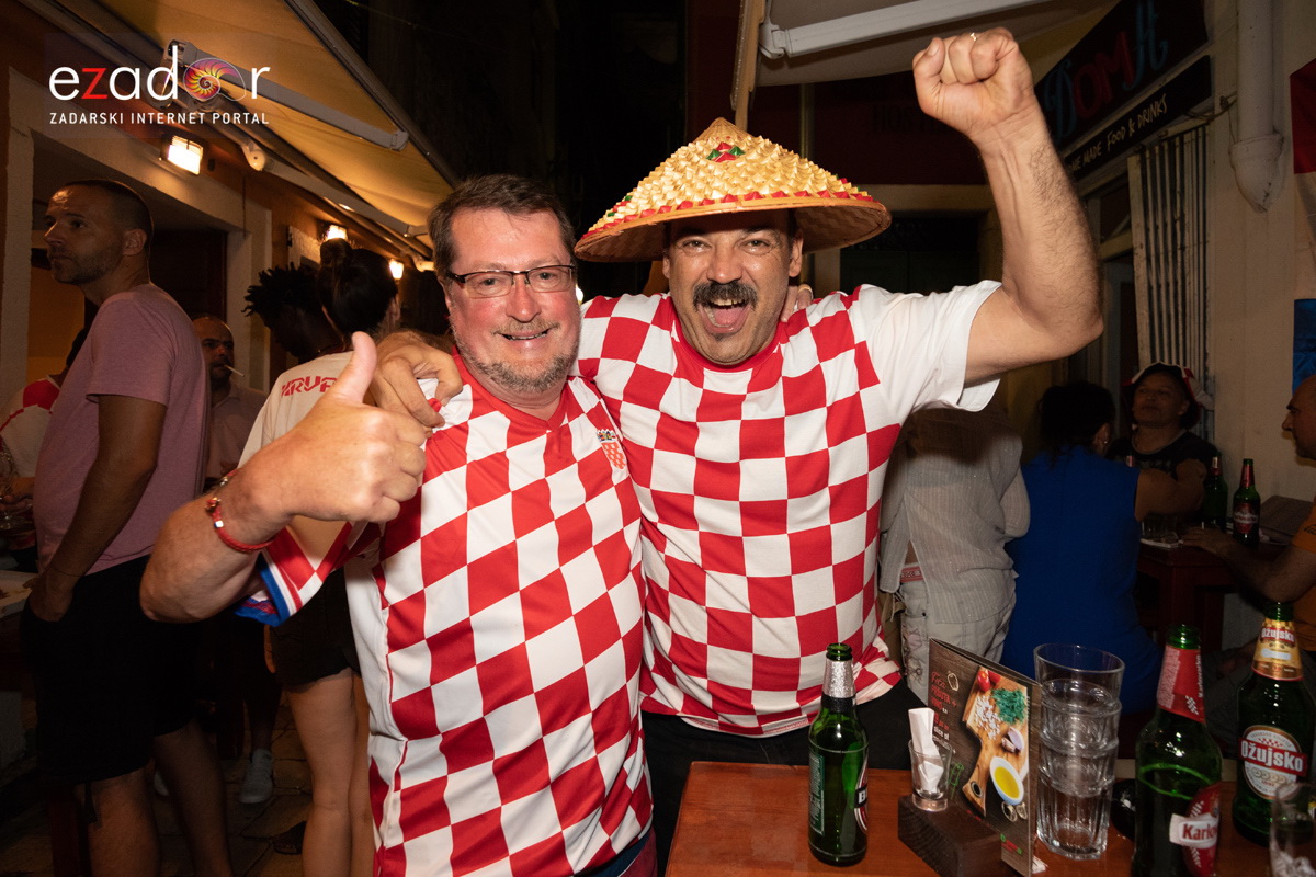 Čudesna noć: Velika fešta ulicama Zadra nakon plasmana Vatrenih u finale SP Čudesna noć: Velika fešta ulicama Zadra nakon plasmana Vatrenih u finale SP