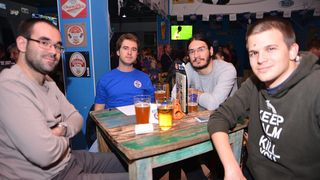 Famous Bar: 1. kolo Lige sportskog kviza “Nogometne ikone” 27. listopada 2016. Foto. Iva Perinčić Famous Bar: 1. kolo Lige sportskog kviza “Nogometne ikone” 27. listopada 2016. Foto. Iva Perinčić