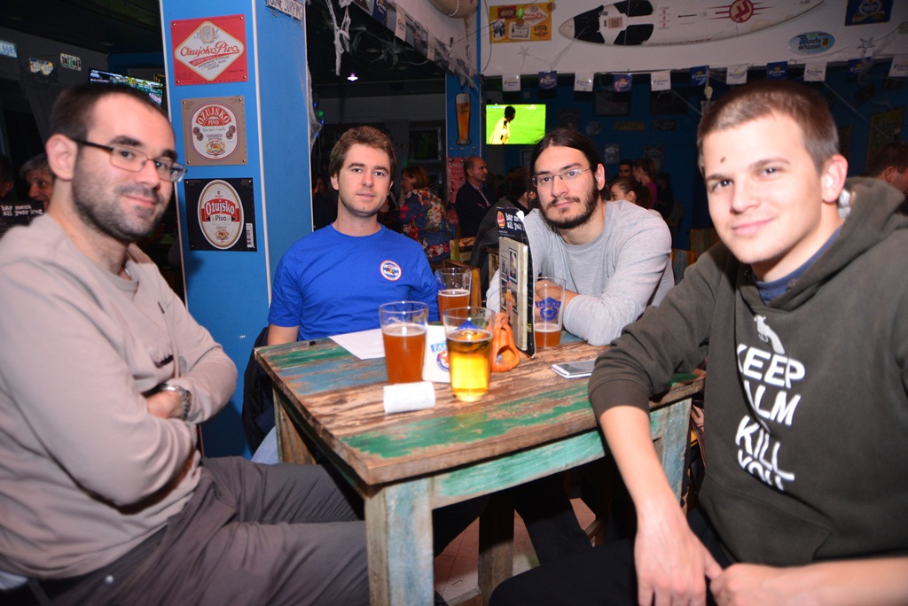 Famous Bar: 1. kolo Lige sportskog kviza “Nogometne ikone” 27. listopada 2016. Foto. Iva Perinčić Famous Bar: 1. kolo Lige sportskog kviza “Nogometne ikone” 27. listopada 2016. Foto. Iva Perinčić