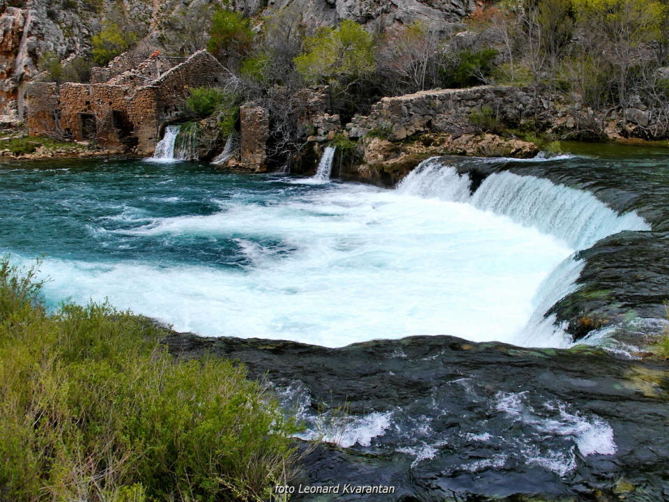 Pješačka staza Obrovac – Jankovića buk