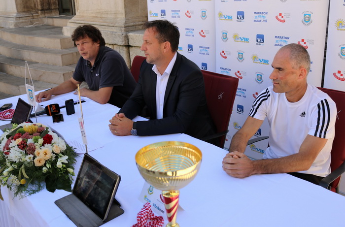Na zadarskom Narodnom trgu najavljen Virski maraton 2016. Foto: Kažimir Škrbić/Virski list Na zadarskom Narodnom trgu najavljen Virski maraton 2016. Foto: Kažimir Škrbić/Virski list