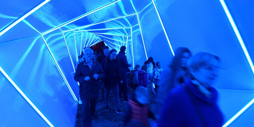 Festival svjetla Zagreb 2017, Instalacija Twisted na Vranicanijevoj poljani KATEGORIJE Festival svjetla Zagreb 2017, Instalacija Twisted na Vranicanijevoj poljani KATEGORIJE