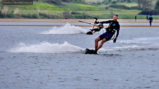 Kiteri guštali u refulima ninske bure Kiteri guštali u refulima ninske bure