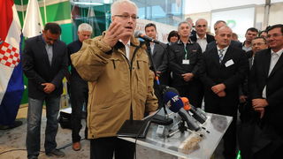 Biograd,130912.
Otvorenje 59. svjetskog prvenstva u oranju koje se odrzava u Jankolovici pokraj Biograda od 13.-15.09.2012.
Na fotografiji: predsjednik Josipovic otvara natjecanje.
Foto: Luka Gerlanc / CROPIX Biograd,130912.
Otvorenje 59. svjetskog prvenstva u oranju koje se odrzava u Jankolovici pokraj Biograda od 13.-15.09.2012.
Na fotografiji: predsjednik Josipovic otvara natjecanje.
Foto: Luka Gerlanc / CROPIX