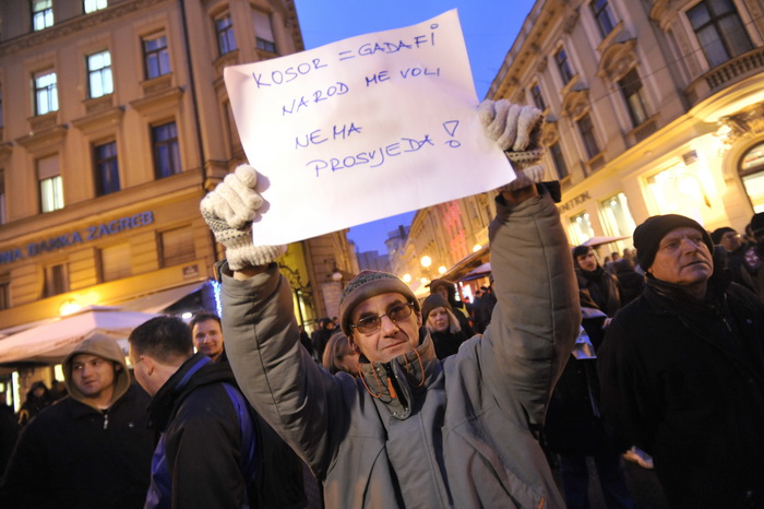 Zagreb, 020311. 
Novi, cetvrti po redu, protuvladin prosvjed tzv. facebook grupe zapoceo je veceras na Cvjetnom trgu. 
Na fotografiji: okupljeni prosvjednici.
Foto: Marko Miscevic / CROPIX