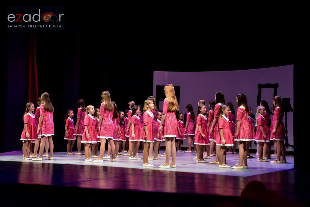 Predstava “Odgojoj” Plesne udruge Gesta u HNK Zadar