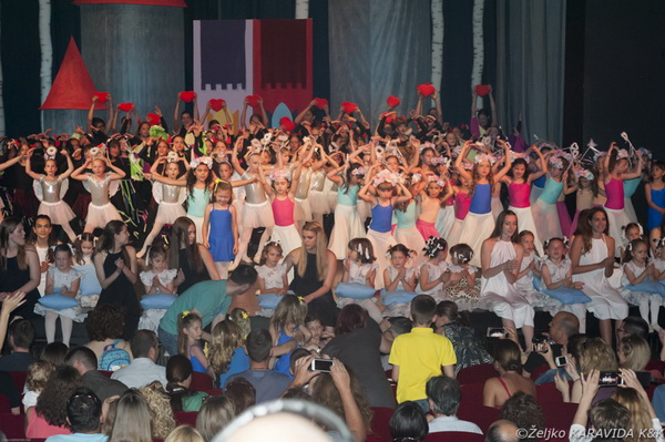 HNK Zadar: Bajka.hr Plesne udruge Gesta, Foto: Željko Karavida HNK Zadar: Bajka.hr Plesne udruge Gesta, Foto: Željko Karavida