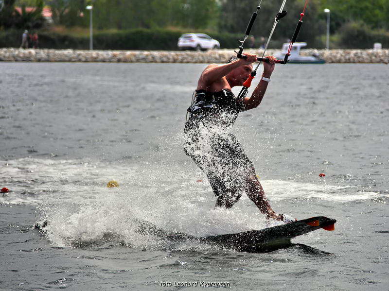 Kite surferi guštaju u Ninu