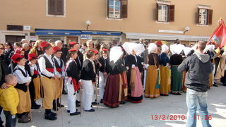 Zadarski karneval 2010: KUD “Druzina” Pag na Narodnom trgu