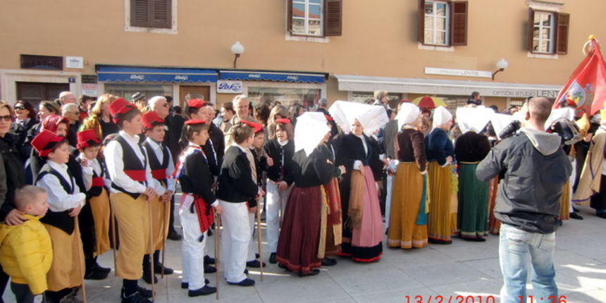 Zadarski karneval 2010: KUD “Druzina” Pag na Narodnom trgu