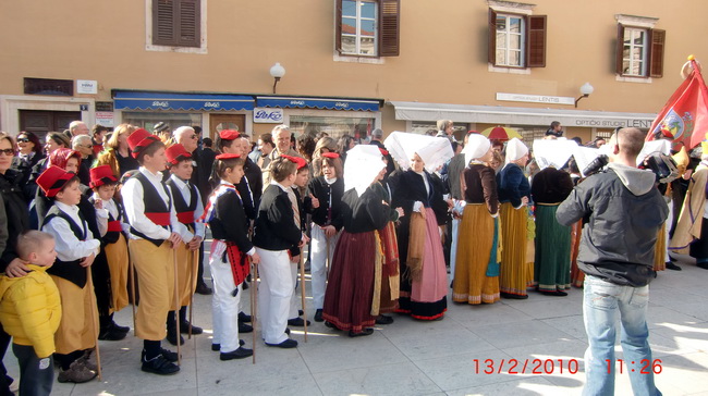 Zadarski karneval 2010: KUD “Druzina” Pag na Narodnom trgu