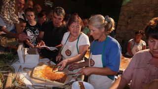 28.07.2013., Benkovac – Benkovacki prisnac je vec odavno puno vise od obicnog jela, autohtona delicija Bukovice i Ravnih kotara, jednostavna, a opet tako dobra. Stoljecima se sprema na ovim prostorima i jedno je od najprepoznatljivijih jela ovoga kraja. 28.07.2013., Benkovac – Benkovacki prisnac je vec odavno puno vise od obicnog jela, autohtona delicija Bukovice i Ravnih kotara, jednostavna, a opet tako dobra. Stoljecima se sprema na ovim prostorima i jedno je od najprepoznatljivijih jela ovoga kraja.