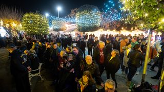 Vatromet, tisuće konfeta, šampanjac, prskalice i koncert Ivana Zaka i Tempo Banda