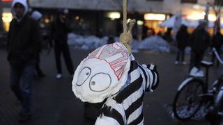 Zagreb, 020311. 
Novi, cetvrti po redu, protuvladin prosvjed tzv. facebook grupe zapoceo je veceras na Cvjetnom trgu. 
Foto: Damir Krajac / Cropix