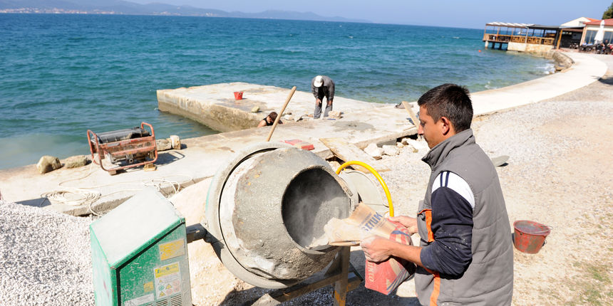 Nakon sto je grad Zadar dobio koncesiju odnosno gradska tvrtka Obala i lucice na plazu Kolovare zapoceli su uredjenje. Foto: Andrija Lucic / CROPIX Nakon sto je grad Zadar dobio koncesiju odnosno gradska tvrtka Obala i lucice na plazu Kolovare zapoceli su uredjenje. Foto: Andrija Lucic / CROPIX
