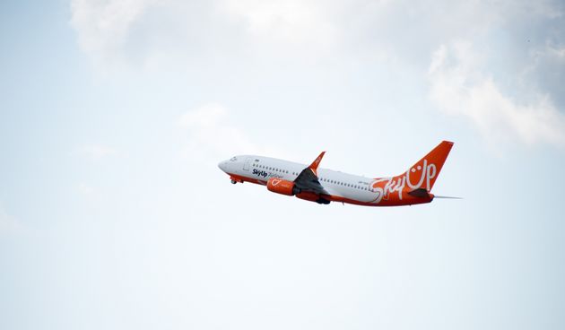 Zračna luka Pula, turizam, turisti, putnici, avion ilustracija