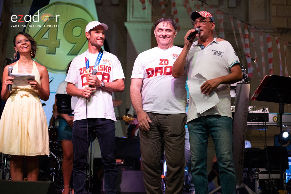 Svečani doček svjetskih prvaka Mihovila i Šime Fantele na Narodnom trgu Svečani doček svjetskih prvaka Mihovila i Šime Fantele na Narodnom trgu