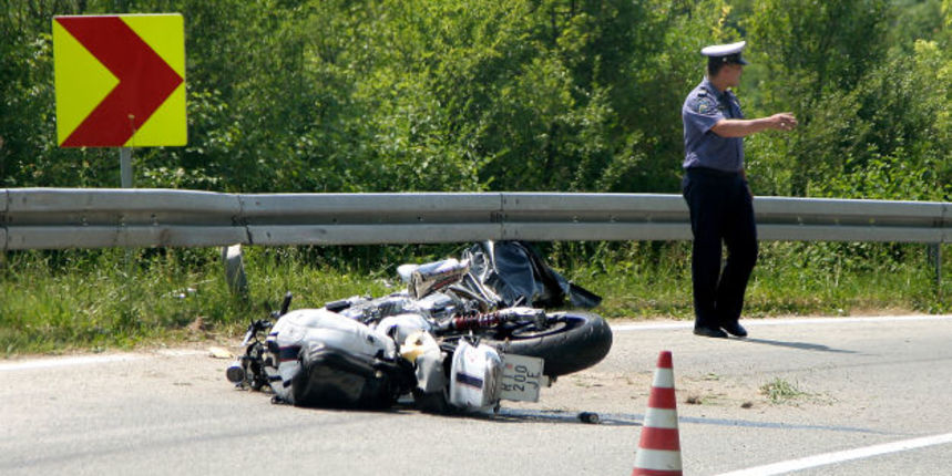 U Glavici kod Bosiljeva poginuo motociklist, foto-CROPIX U Glavici kod Bosiljeva poginuo motociklist, foto-CROPIX