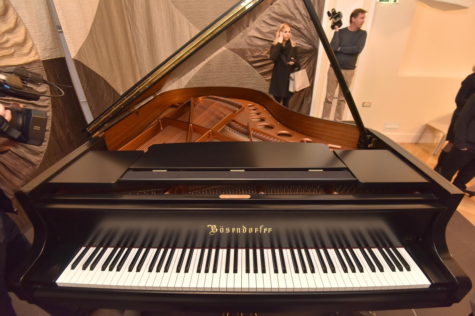 U Kneževoj palači predstavljen novi koncertni klavir