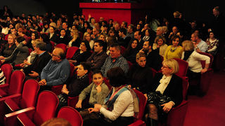 Zadar, 28.02.2013. snimio: Nenad Marčev,
PLANET ART,
Raymond Queneu,
STILSKE VJEŽBE,
Redatelj Tomislav Radić,
Igraju: Lela Margitić i Pero Kvrgić,
Dvorana HNK Zadar Zadar, 28.02.2013. snimio: Nenad Marčev,
PLANET ART,
Raymond Queneu,
STILSKE VJEŽBE,
Redatelj Tomislav Radić,
Igraju: Lela Margitić i Pero Kvrgić,
Dvorana HNK Zadar