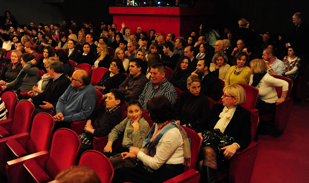 Zadar, 28.02.2013. snimio: Nenad Marčev,
PLANET ART,
Raymond Queneu,
STILSKE VJEŽBE,
Redatelj Tomislav Radić,
Igraju: Lela Margitić i Pero Kvrgić,
Dvorana HNK Zadar Zadar, 28.02.2013. snimio: Nenad Marčev,
PLANET ART,
Raymond Queneu,
STILSKE VJEŽBE,
Redatelj Tomislav Radić,
Igraju: Lela Margitić i Pero Kvrgić,
Dvorana HNK Zadar