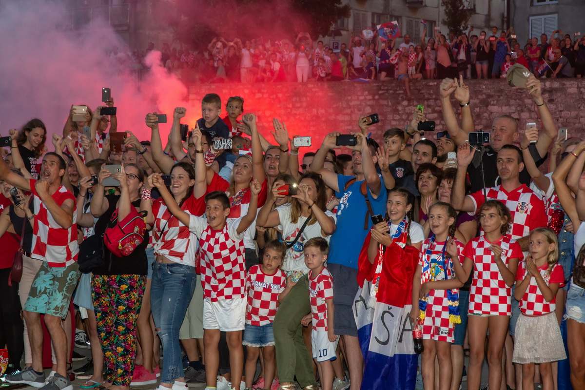 Veličanstven doček četvorice zadarskih Vatrenih od Gradskog mosta do Foruma