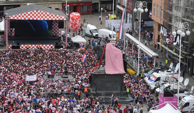Pogled na prepun Trg uoči dolaska nogometnih reprezentativaca oduzima dah