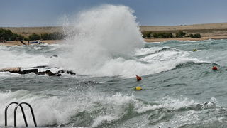 Olujna bura u Ražancu 15. srpnja 2016. Foto:Leo Kvarantan Olujna bura u Ražancu 15. srpnja 2016. Foto:Leo Kvarantan