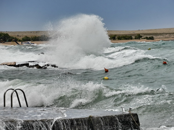 Olujna bura u Ražancu 15. srpnja 2016. Foto:Leo Kvarantan Olujna bura u Ražancu 15. srpnja 2016. Foto:Leo Kvarantan