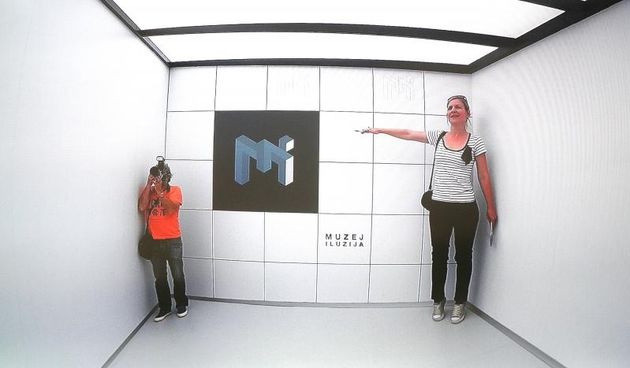 Interaktivni Muzej iluzija privukao velik broj posjetitelja koji su se zabavili. Photo: Zarko Basic/PIXSELL