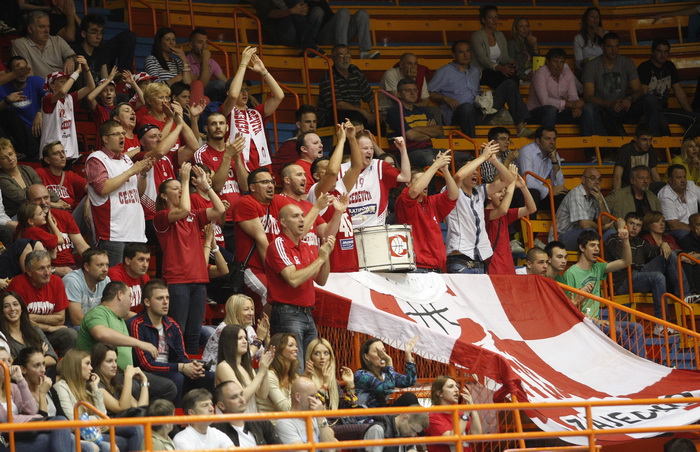 Zagreb, 220513
Dvorana II Doma sportova.
Kosarkaska utakmica pulufinale doigravanja za prvaka Hrvatske (2 utakmica) Cedevita – Zadar.
Na slici: Navijaci Cedevite.
Foto: Nenad Dugi / CROPIX Zagreb, 220513
Dvorana II Doma sportova.
Kosarkaska utakmica pulufinale doigravanja za prvaka Hrvatske (2 utakmica) Cedevita – Zadar.
Na slici: Navijaci Cedevite.
Foto: Nenad Dugi / CROPIX