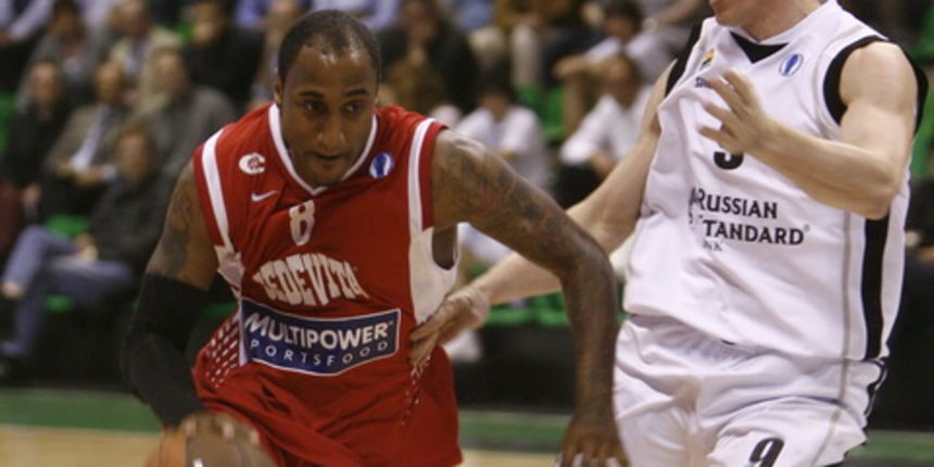 Treviso, 160411.
Kosarkaska dvorana Palaverde
Polufinale Final four Eurocup-a u kosarci.
Utakmica izmedju KK Cedevita i KK Unics Kazan.
Na fotografiji: Draper i Samoylenko
Foto: Vladimir Dugandzic / CROPIX Treviso, 160411.
Kosarkaska dvorana Palaverde
Polufinale Final four Eurocup-a u kosarci.
Utakmica izmedju KK Cedevita i KK Unics Kazan.
Na fotografiji: Draper i Samoylenko
Foto: Vladimir Dugandzic / CROPIX