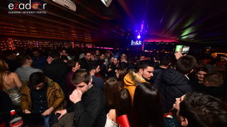 Tisuće Zadrana uživalo na krcatom Narodnom trgu i Tgu Petra Zoranića uz Tomislava Bralića i klapu Intrade Tisuće Zadrana uživalo na krcatom Narodnom trgu i Tgu Petra Zoranića uz Tomislava Bralića i klapu Intrade