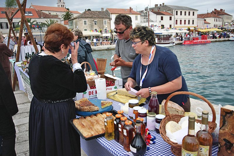 5. Eno-eko-gastro-etno stol (foto: Marin Gospić)