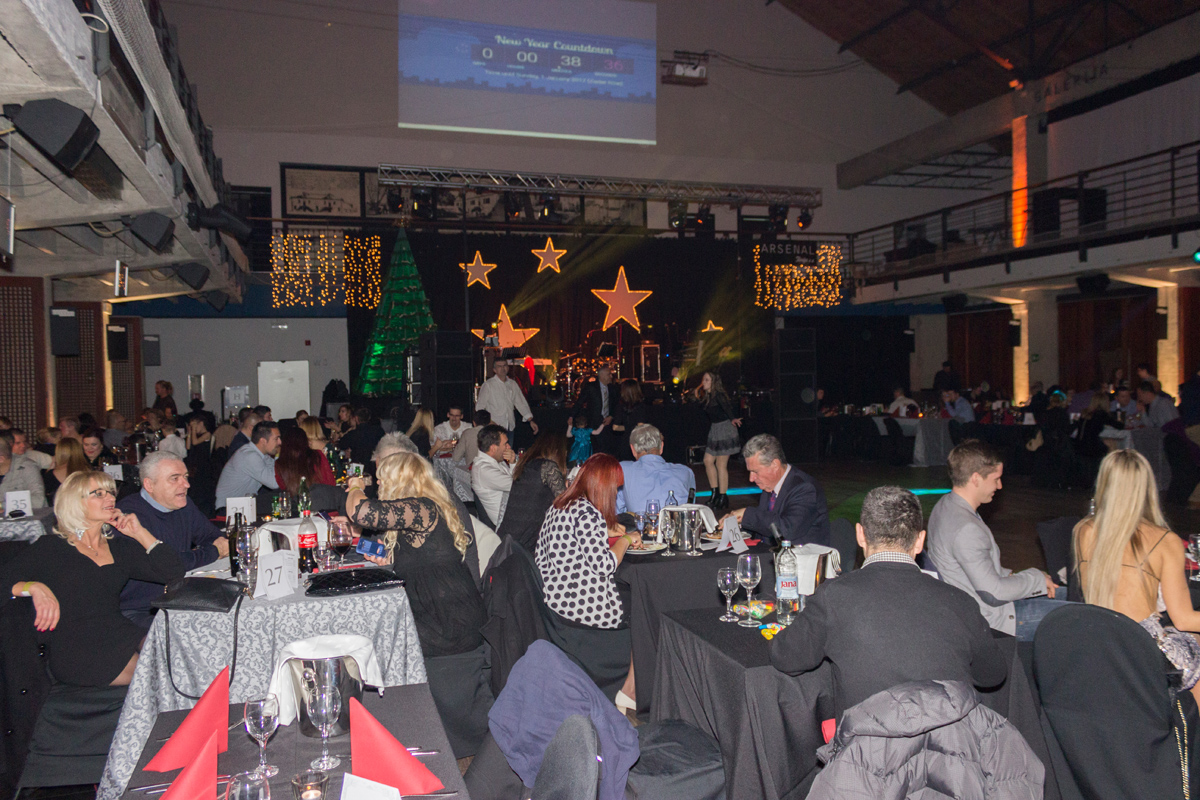 Doček 2017: Najluđa noć na zadarskom Poluotoku privukla više tisuća Zadrana i gostiju Doček 2017: Najluđa noć na zadarskom Poluotoku privukla više tisuća Zadrana i gostiju