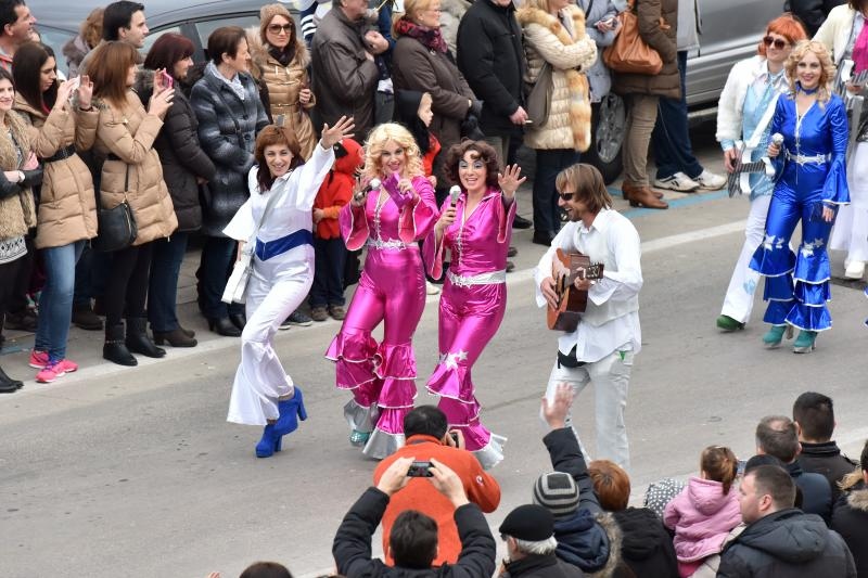Karnevalska povorka okupila se na parkiralistu kod ‘Ljepotice’ a potom je krenula prema sredisnjem gradskom Trgu. Photo: Dino Stanin/PIXSELL