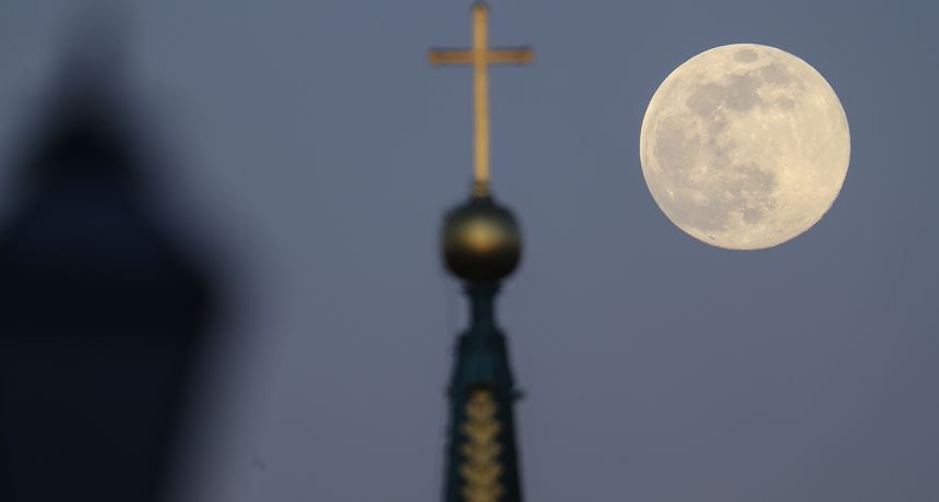 Bilo ga je nemoguće ne vidjeti: Prekrasan puni mjesec nadvio se nad Zagrebom Bilo ga je nemoguće ne vidjeti: Prekrasan puni mjesec nadvio se nad Zagrebom
