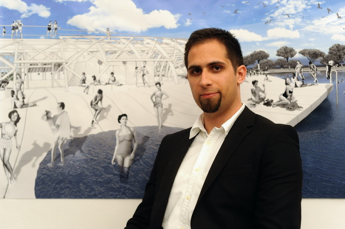 Zadar, 030413
Izlozbom “Zeleno i plavo” koja je veceras otvorena u prostoru Gradske loze, predstavila su se dva projekta – diplomski radovi mladih arhitekata Matije Huzjaka i Darke Perincic. “Mediteranski domus: Prijedlog urbanog razvoja Zadra” je ZELENO Zadar, 030413
Izlozbom “Zeleno i plavo” koja je veceras otvorena u prostoru Gradske loze, predstavila su se dva projekta – diplomski radovi mladih arhitekata Matije Huzjaka i Darke Perincic. “Mediteranski domus: Prijedlog urbanog razvoja Zadra” je ZELENO