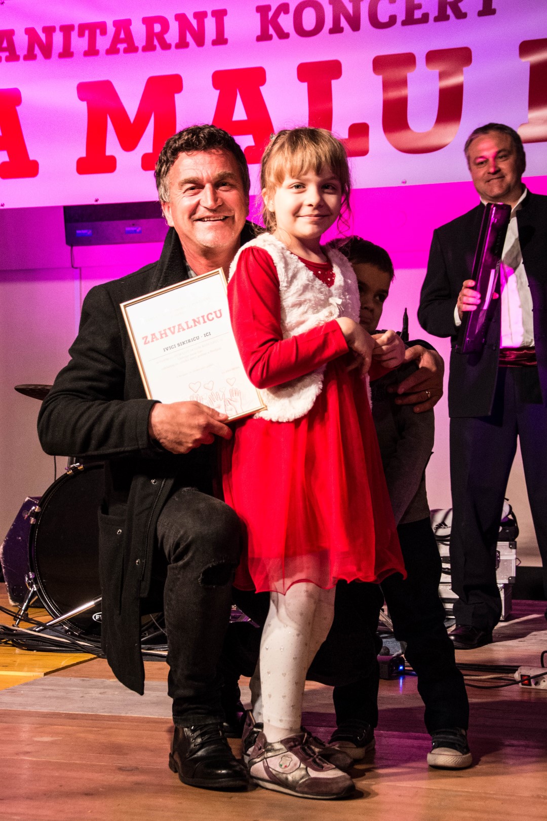 Humanitarni koncert “Za malu Enu” u Povljani Humanitarni koncert “Za malu Enu” u Povljani