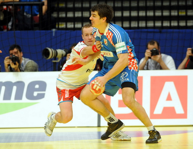 Bec, 300110.
Austrija je domacin EURO 2010 u rukometu od 19-31 01.10. U Becu se igraju utakmice poufinala i finala. Polufinale su izborile reprezentacije Islanda, Francuske, Poljske i Hrvatske.
Polufinale, susret ekipa Hrvatska – Poljske.
Na slici: Denis Bec, 300110.
Austrija je domacin EURO 2010 u rukometu od 19-31 01.10. U Becu se igraju utakmice poufinala i finala. Polufinale su izborile reprezentacije Islanda, Francuske, Poljske i Hrvatske.
Polufinale, susret ekipa Hrvatska – Poljske.
Na slici: Denis