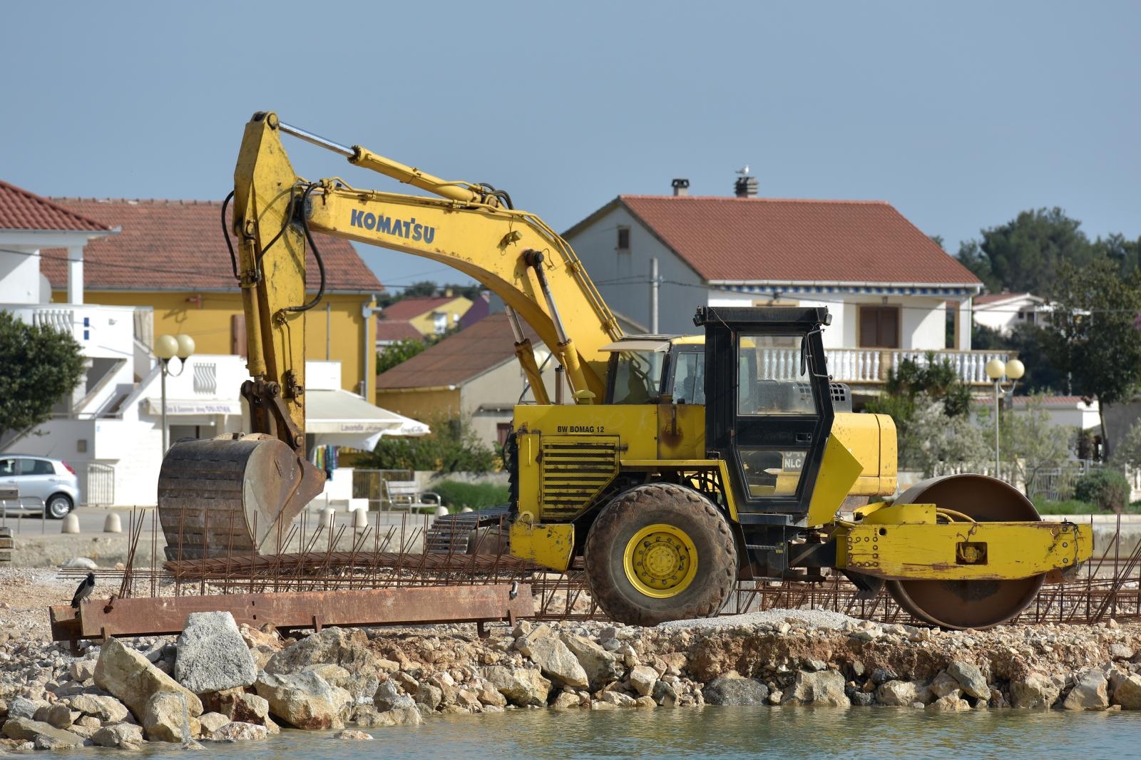 Vandali napravili veliku štetu na gradilištu obalnog zida u Petrčanima