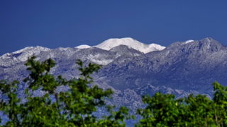 Malo proljetnozimskog ugođaja Južnog Velebita, viđeno sa ličke i morske strane. Foto:Leonard Kvarantan