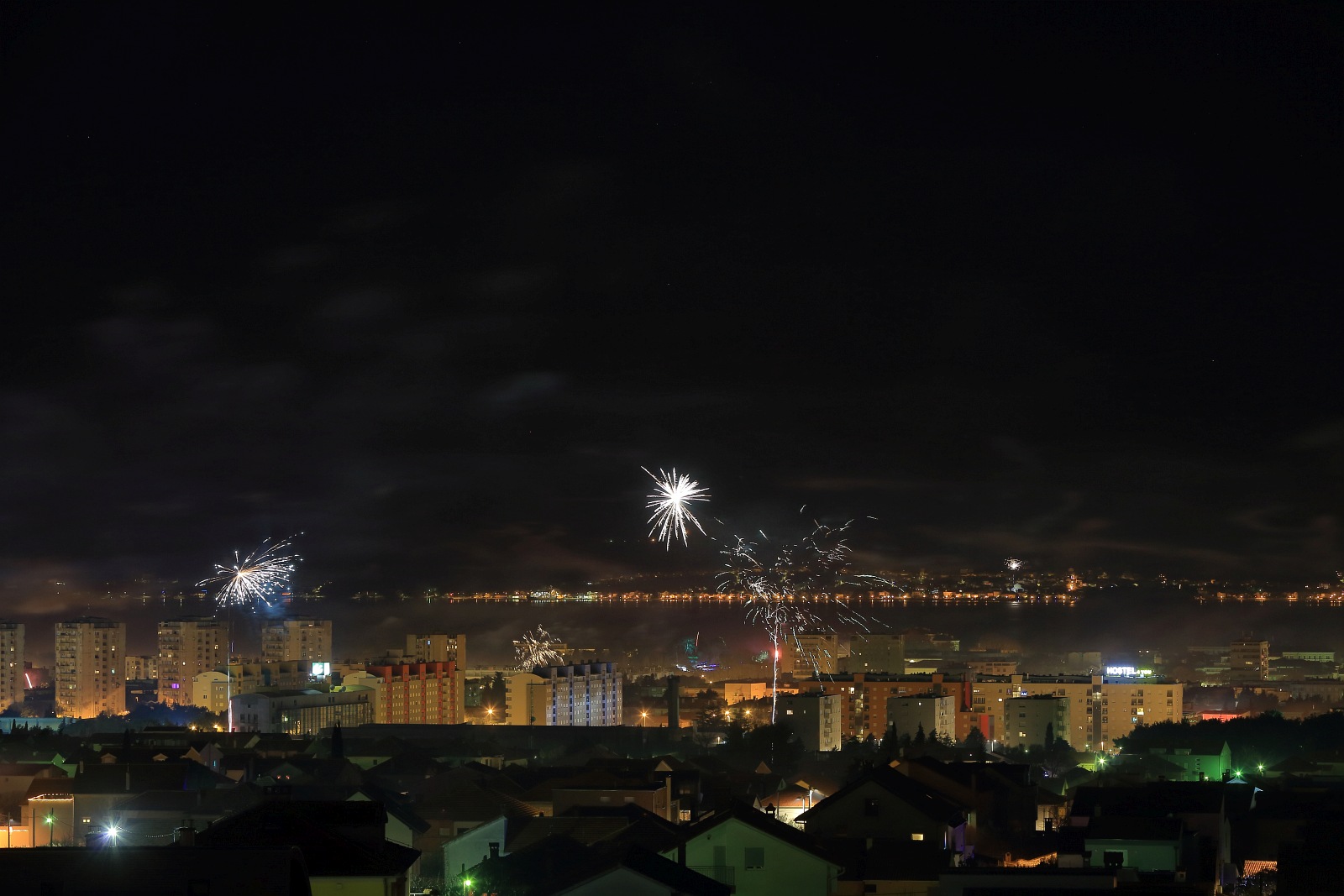 Zadarski doček Nove godine uz veliki vatromet Zadarski doček Nove godine uz veliki vatromet