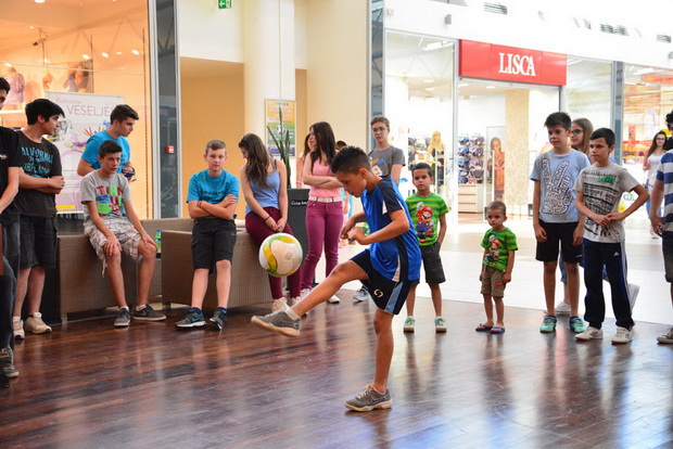 Supernova: Nogometno ludilo i izvlačenje dobitnika automobila Audi A1 Supernova: Nogometno ludilo i izvlačenje dobitnika automobila Audi A1